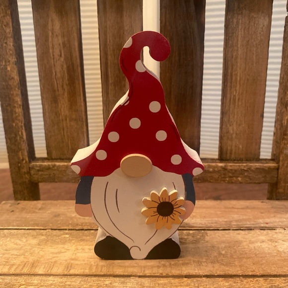 Spring Gnome Tier Tray Decor, Summer Gnome Beaded Garland & Mushroom Wood Sign - Picture 5 of 16